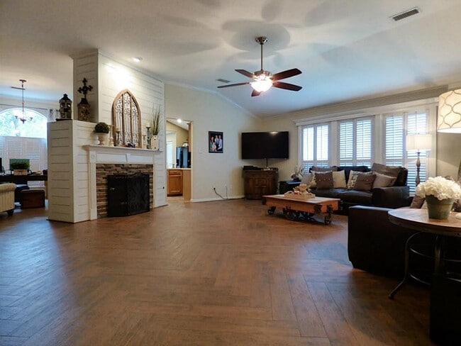 Building Photo - 20726 Redbud Trail