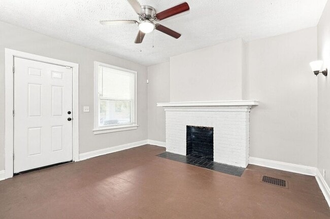 Building Photo - 132 S Highland Ave