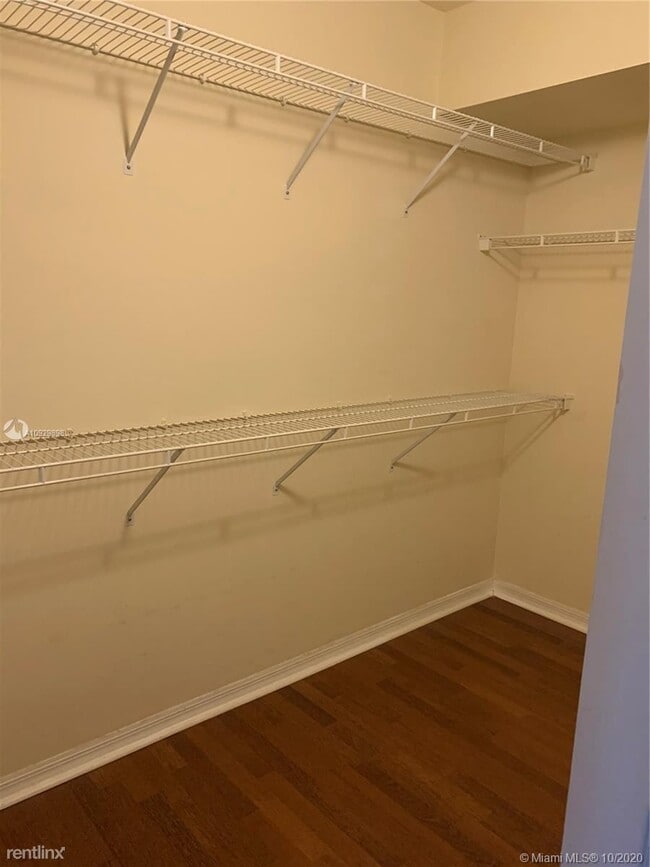 Building Photo - 2 br, 2 bath Condo - 701 SW 109th Ave Apt 105