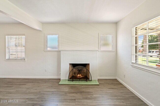 Foto del edificio - 334 W Lewis Ave