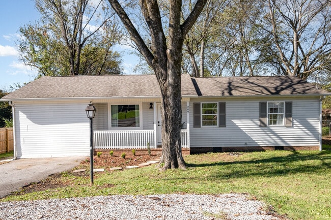 Building Photo - 209 Nowlin Dr