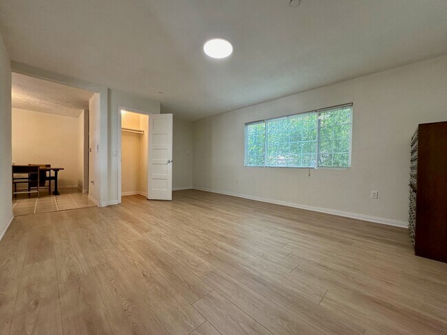 Foto del edificio - 7755 Mango Ave