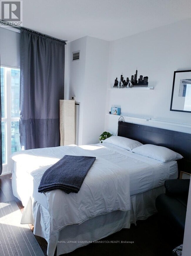 Photo du bâtiment - 903-215-2215 Fort York Blvd
