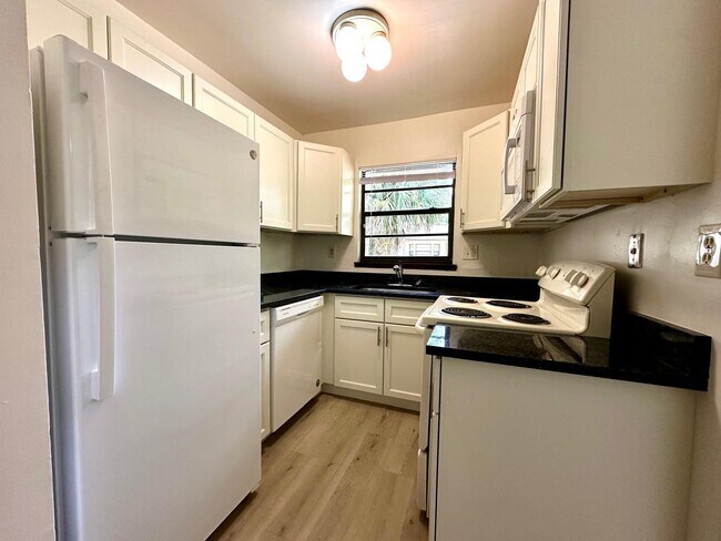 Foto del edificio - 1244 N Haverhill Rd