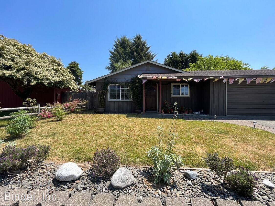 3 br, 2 bath House 1965 Cypress Ct House for Rent in McKinleyville