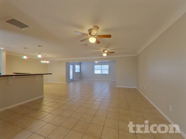 Foto del edificio - 1337 Hamlin Dr