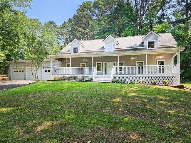 Foto del edificio - COMING: Spacious East Cobb Cape Cod with Main-Level Primary Suite & 3-Car Garage