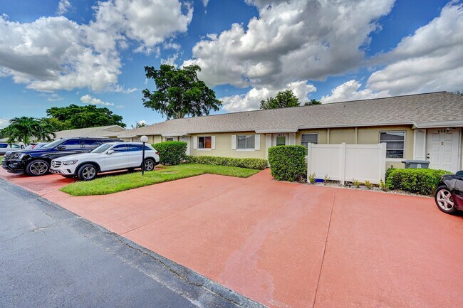 Foto del edificio - 8603 Overset Ln