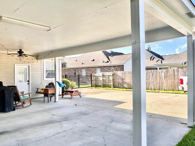 Building Photo - 18262 Lake Myrtle Dr