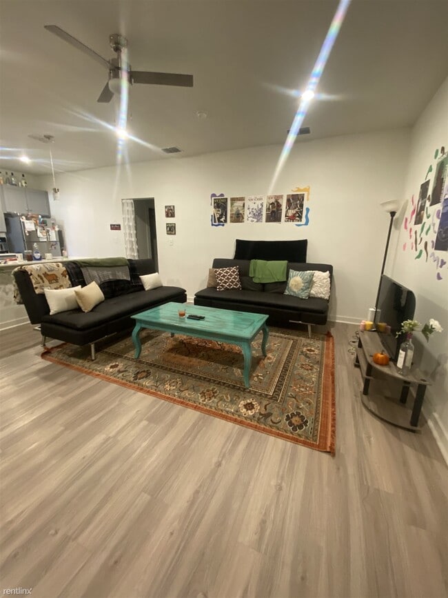 Building Photo - 3 br, 3 bath Townhome - 1211 North Evansto...