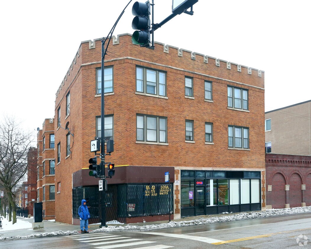 Building Photo - 6600-6602 N Clark St