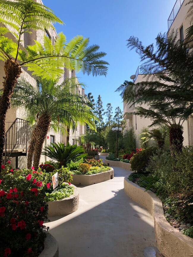 Gardens - 15515 W Sunset Blvd