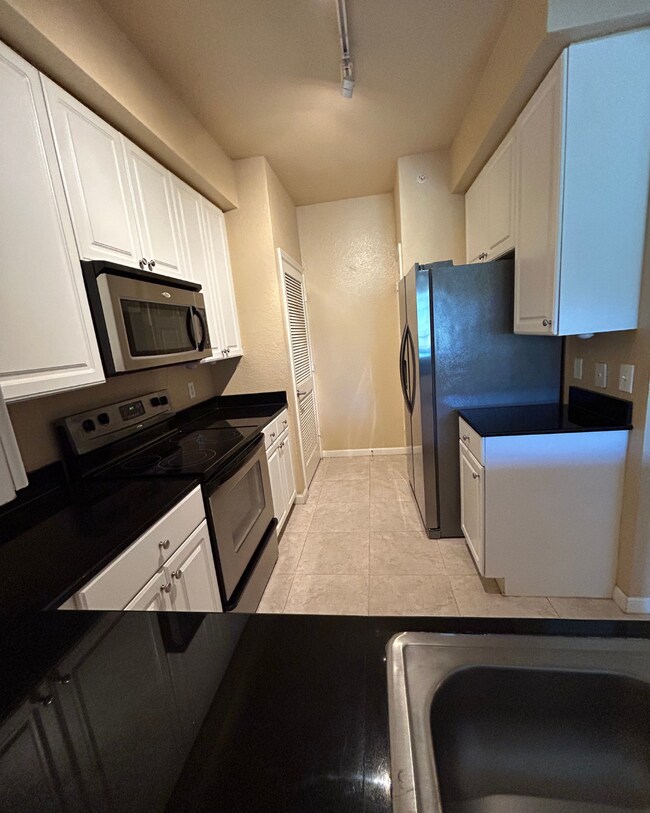 Foto del edificio - 8539 Gate Pkwy W