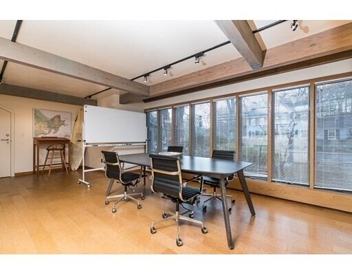 Building Photo - 557 Bay Rd