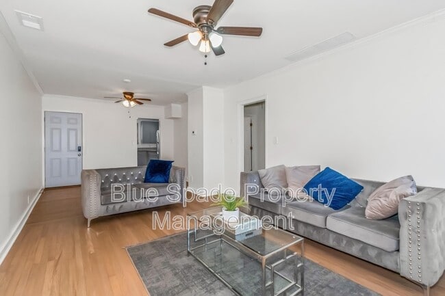 Photo - 176 Park St SE House