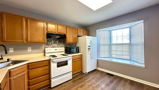 Building Photo - 704 St Peters Ct