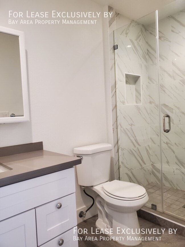 Building Photo - Exquisitely Modern, Updated 1 BR/1 BA unit...