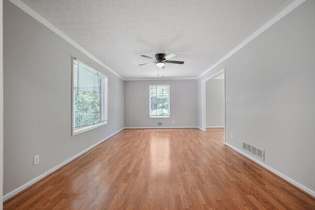 Foto del edificio - 345 Heritage Ln