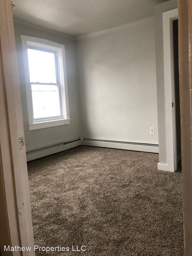 Building Photo - 3 br, 1 bath House - 726 S Queen St.