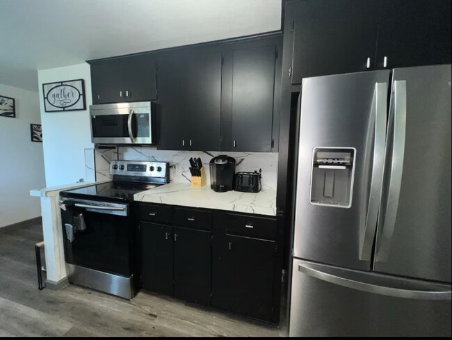 Foto del edificio - 556 Brady Mountain Rd