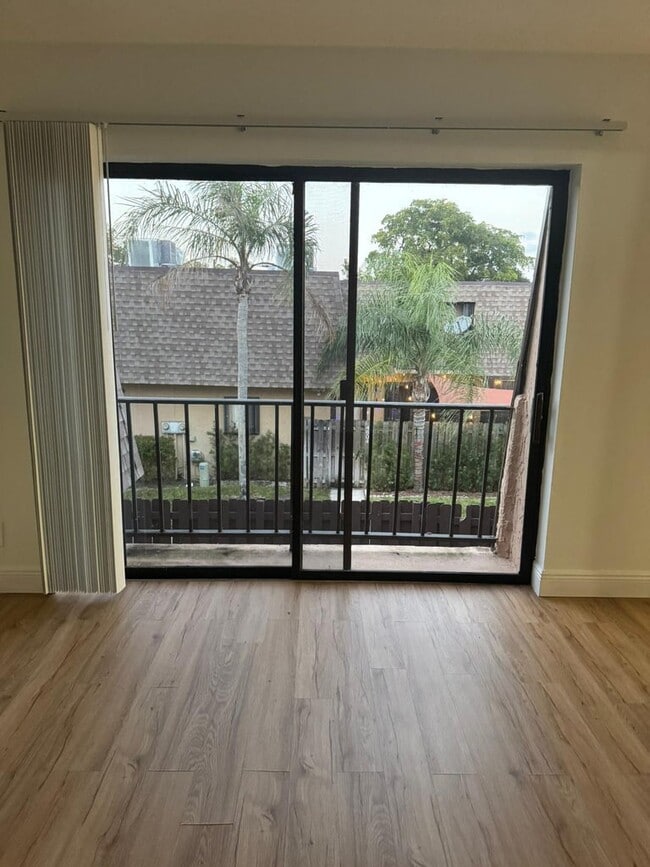 Foto del edificio - 4702 Waterview Cir