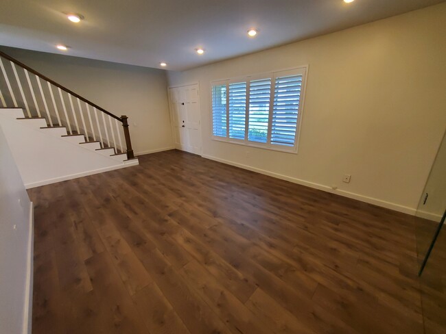 Building Photo - 618 Archwood Ave