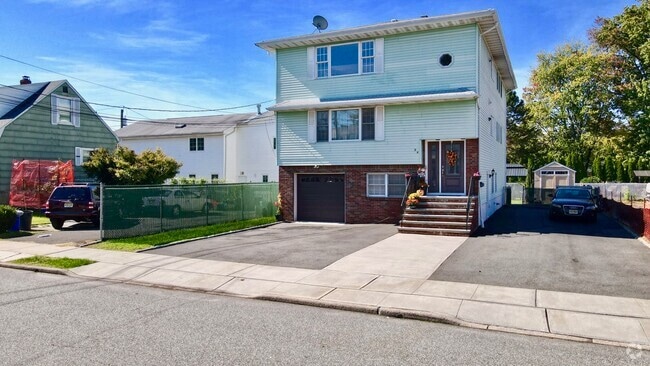 Building Photo - 24 Gall Ave