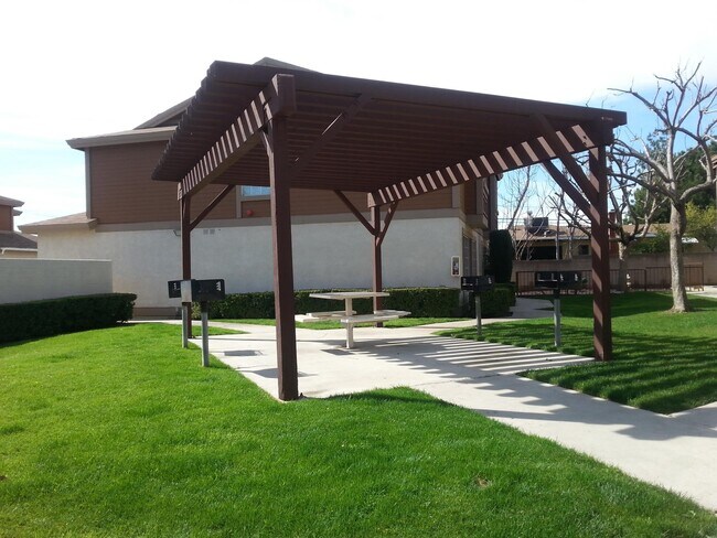 Área de barbacoa comunitaria - 764 W Phillips St