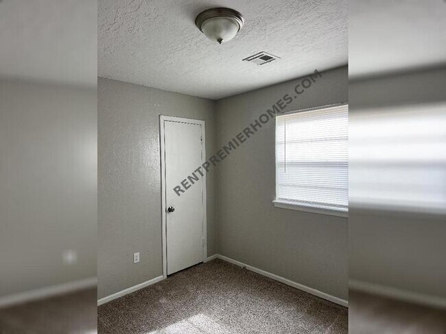 Foto del edificio - 1321 North Christine Dr. Midwest City, OK ...