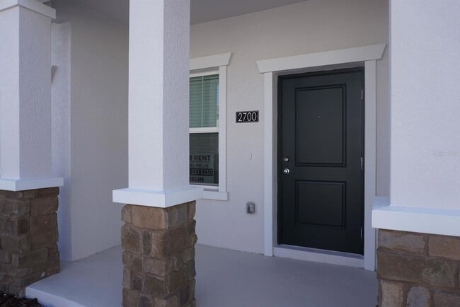 Building Photo - 2700 Skyline Lp