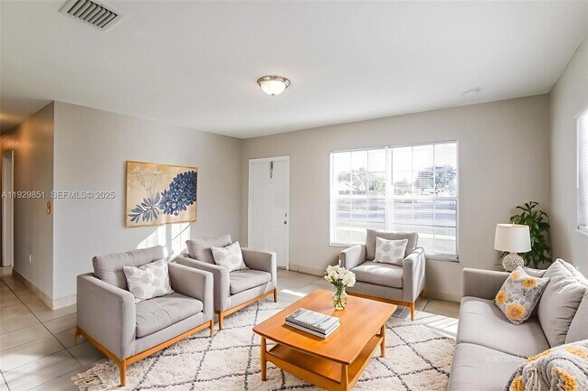 Foto del edificio - 1231 NE 214th St