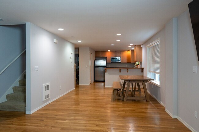 Foto del edificio - Spacious Greenwood Townhome with Private B...