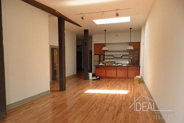 Primary Photo - Spacious Studio Apartment for Rent in DUMBO!