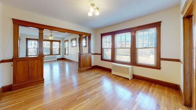 Foto del edificio - 49 Codman Hill Ave