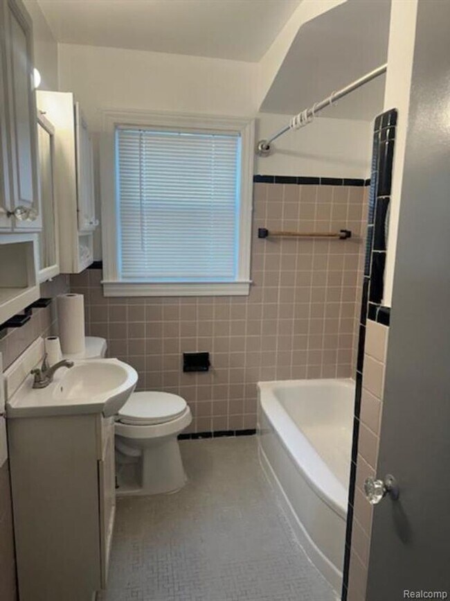 Foto del edificio - Clean 3 Bed / 1 Bath Home
