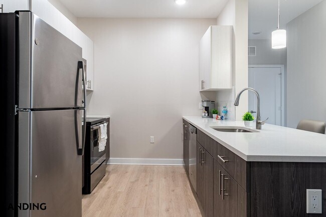 Foto del edificio - 100 Lexington St