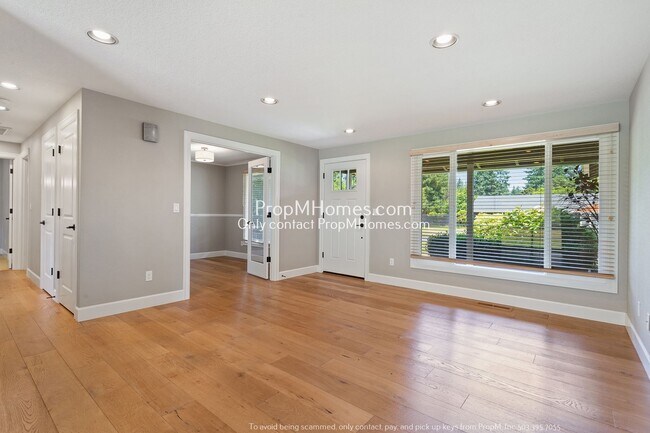 Foto del edificio - Updated Three Bedroom Home in Lake Oswego!