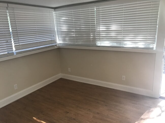 Building Photo - 3/2 Historic North Hyde Park Bungalow