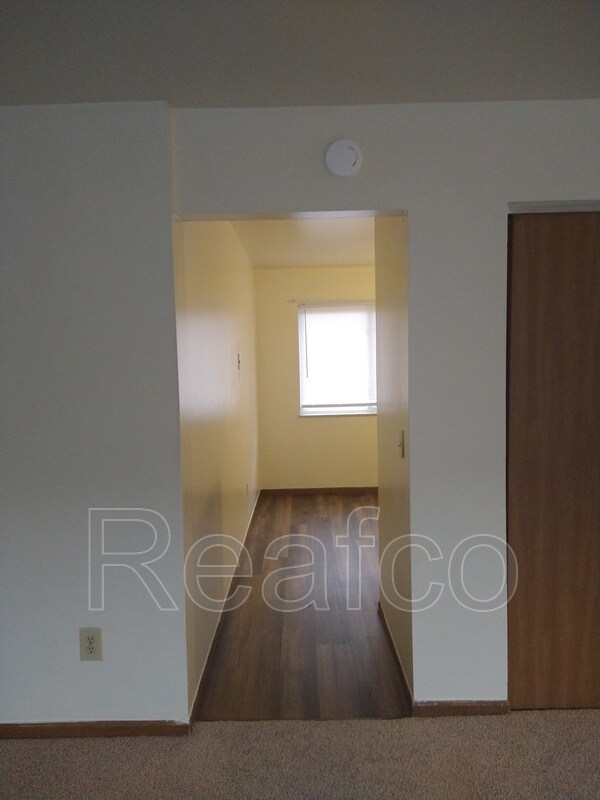 Building Photo - 2460 Hiawatha St
