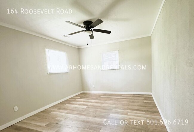 Foto del edificio - 164 Roosevelt Rd