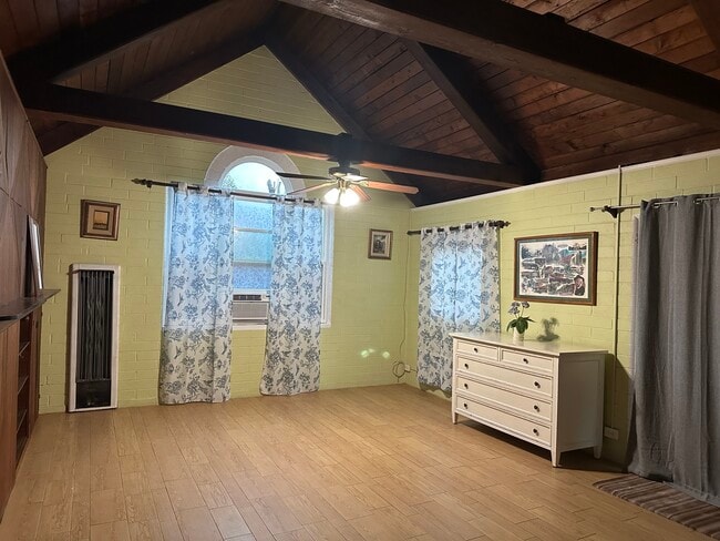 Building Photo - 325A Valle Vista Ave