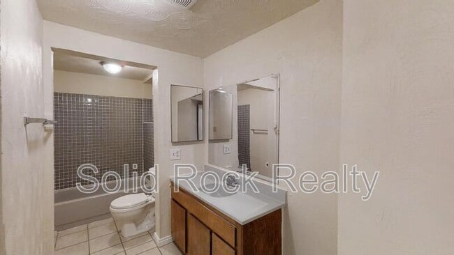 Foto del edificio - 2437 E St Vrain St