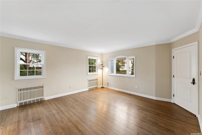 Foto del edificio - 74 Custer Ave