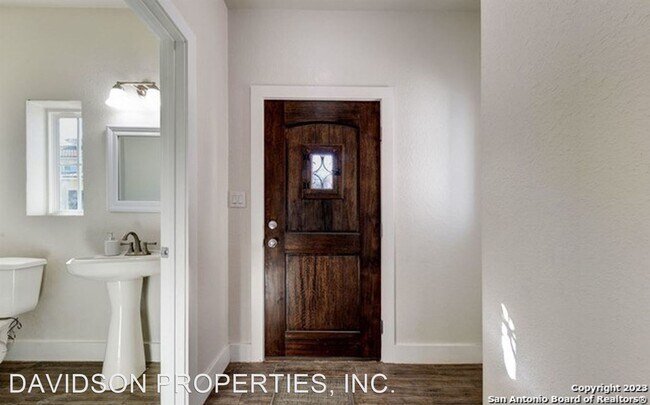 Building Photo - 2 br, 2.5 bath House - 2747 Del Pilar Dr