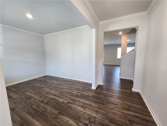 Building Photo - 383 King Vlg