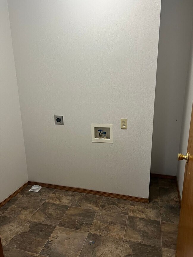 Foto del edificio - 3 Bedroom 2 bath Spacious Home in a quiet neighborhood!