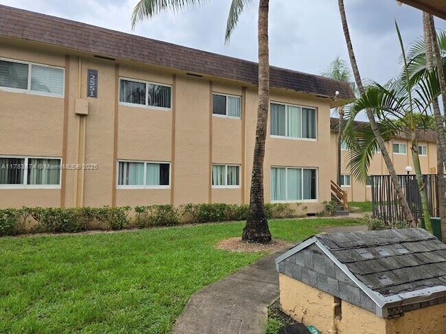 Foto del edificio - 2551 NW 39th Terrace