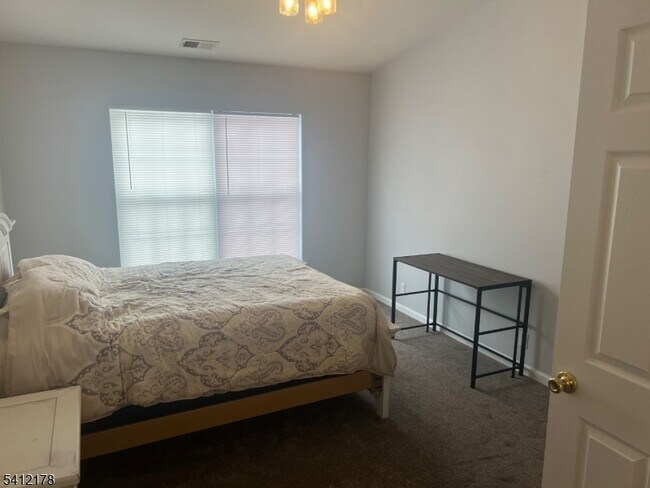 Building Photo - 263 Old Farm Dr