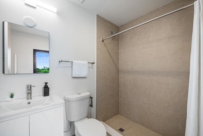 Building Photo - 626 NW 11th Ave