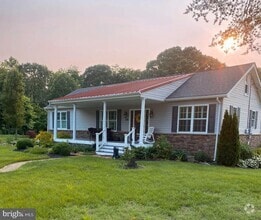 Building Photo - 999 Shoreland Dr
